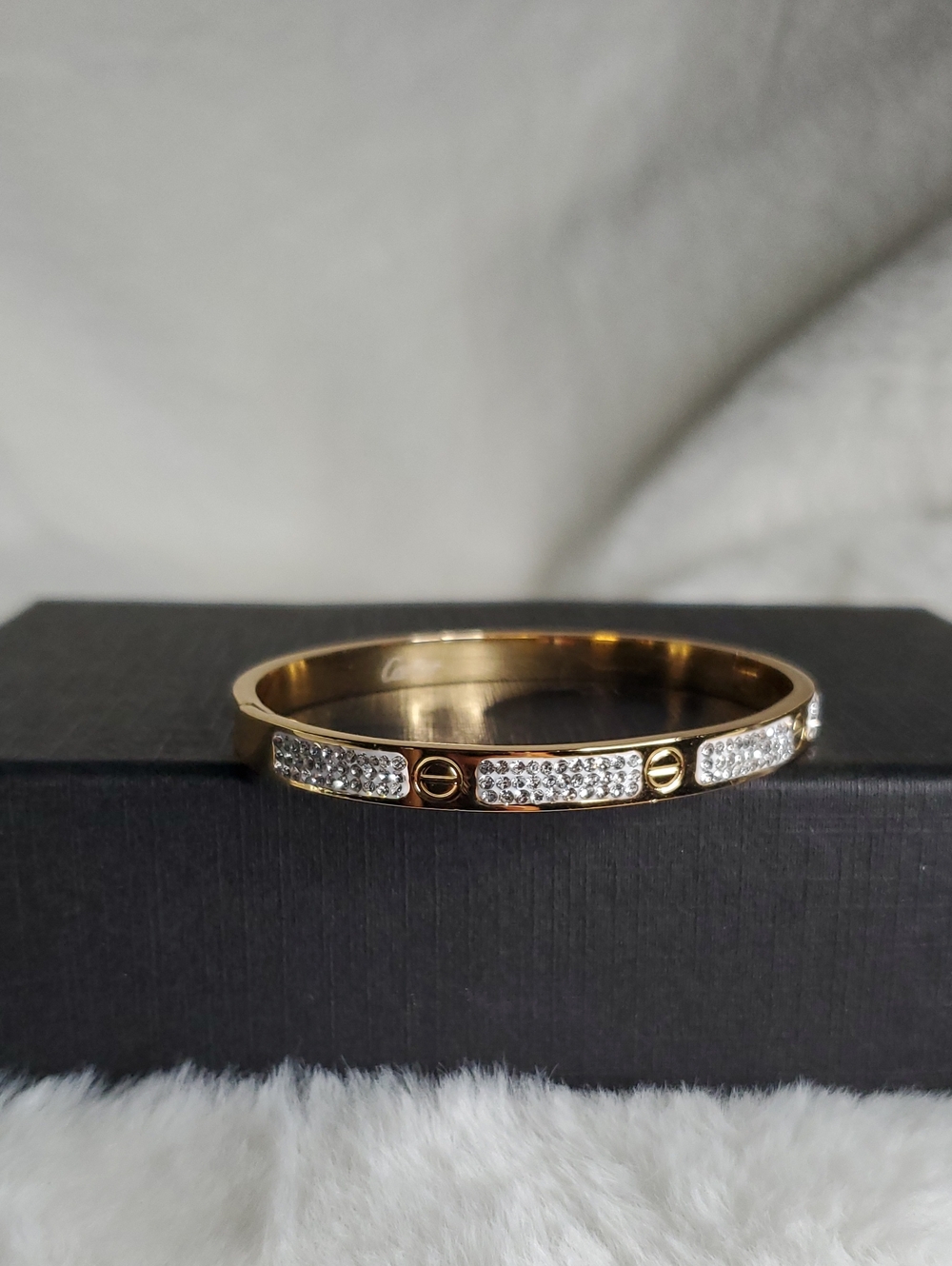 Fashion Jewelry Gold Crystal Pavé Screw Accent Bangle Size 7/ 7.5
